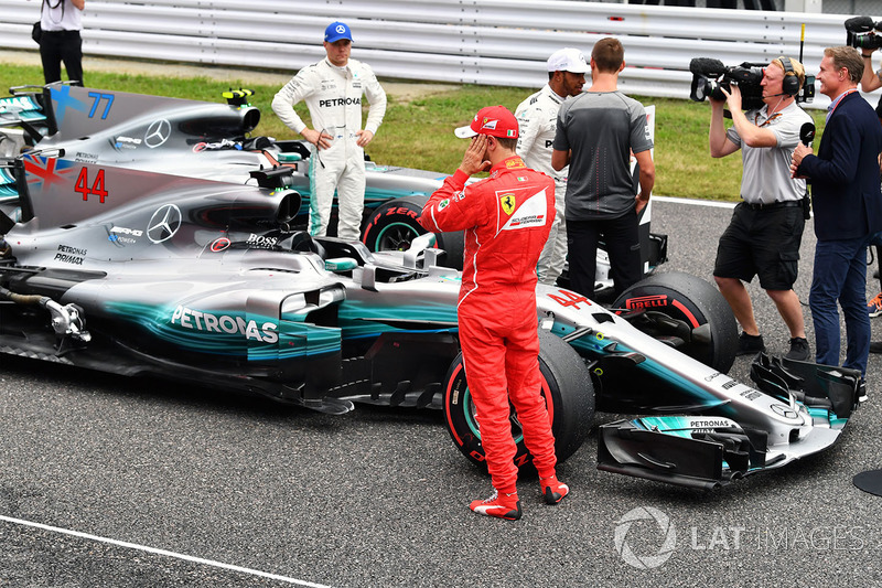 Valtteri Bottas, Mercedes AMG F1, Sebastian Vettel, Ferrari and Lewis Hamilton, Mercedes AMG F1 talks with Jenson Button, in parc ferme