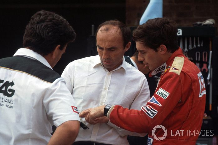 Ayrton Senna, habla de su primera vuelta en el Williams FW08C con el dueño Frank Williams y Allan Challis manager del equipo Williams