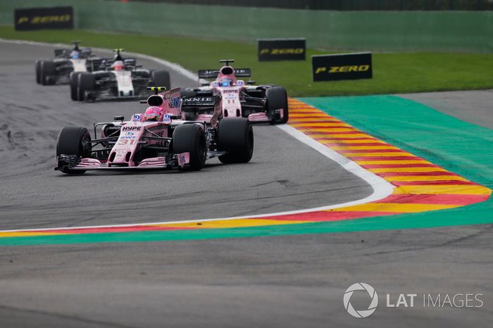 Esteban Ocon, Sahara Force India F1 VJM10, Sergio Pérez, Sahara Force India F1 VJM10, Kevin Magnussen, Haas F1 Team VF-17