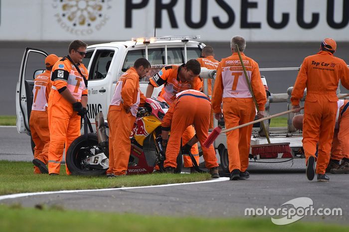 Moto de Stefan Bradl, Honda World Superbike Team después de su choque