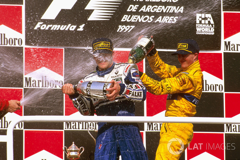 Podium: Race winner Jacques Villeneuve, Williams Renault, third place Ralf Schumacher, Jordan Peugeot