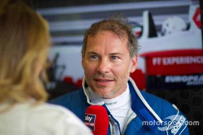 Jacques Villeneuve en el coche de 2 plazas