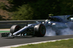 Valtteri Bottas, Mercedes AMG F1 W08, lastiklerini kilitliyor