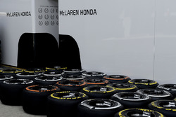 Шини Pirelli для McLaren