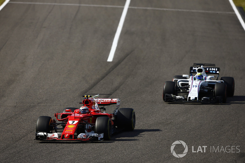 Kimi Raikkonen, Ferrari SF70H, Felipe Massa, Williams FW40