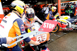 Marc Marquez, Repsol Honda Team pit lane bike swap