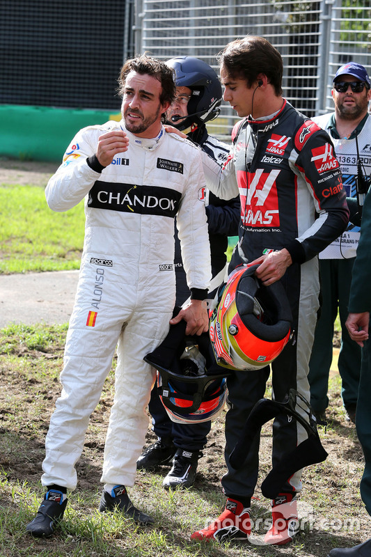 Esteban Gutierrez, Haas F1 Team und Fernando Alonso, McLaren