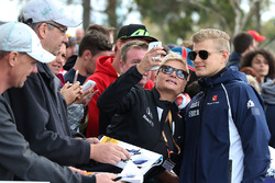 Marcus Ericsson, Sauber with fans
