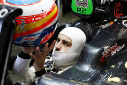 Fernando Alonso, McLaren MP4-31 puts on his crash helmet