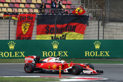 Sebastian Vettel, Ferrari SF16-H passes fans