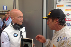 Alex Zanardi, BMW Team Italia, con il team