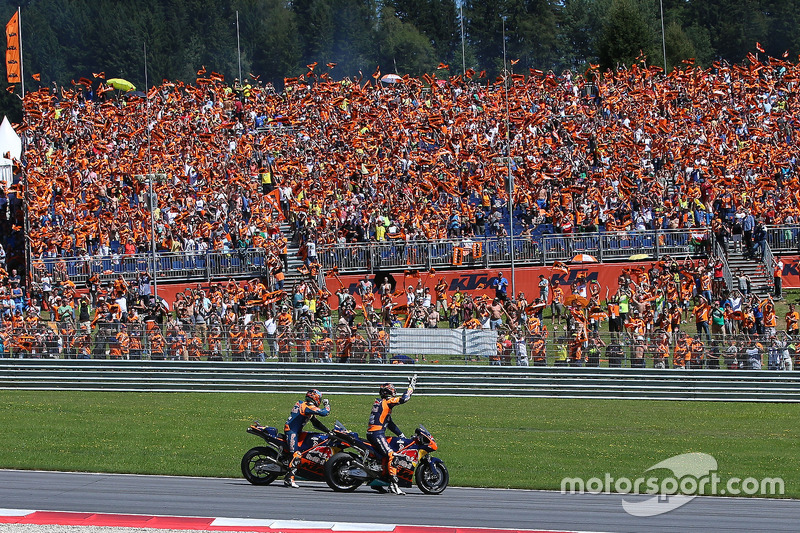 Demorunden von Mika Kallio und Alex Hoffmann, KTM MotoGP