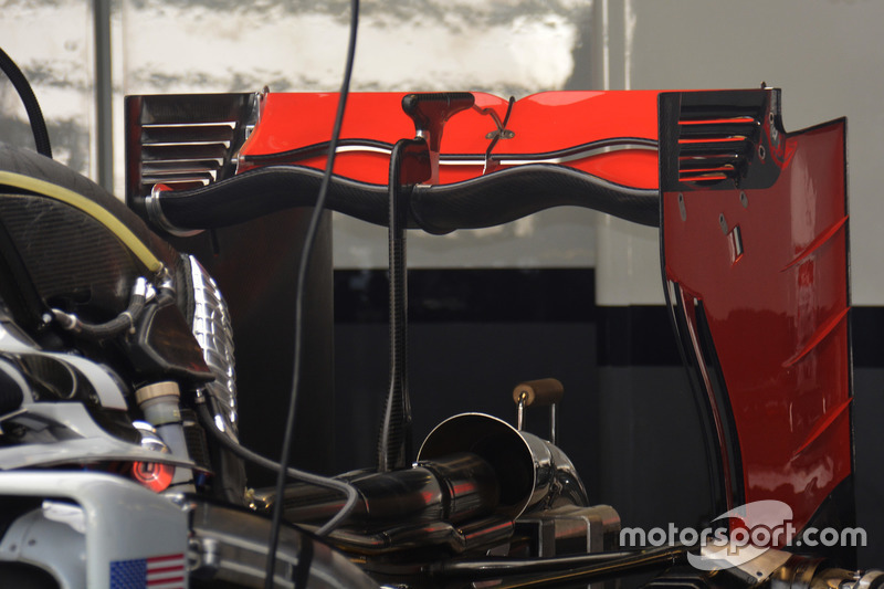 Haas F1 Team VF-16, Rear wing