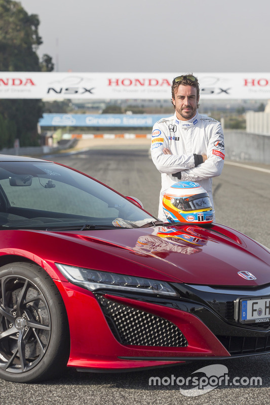 Presentación Honda NXS con Fernando Alonso