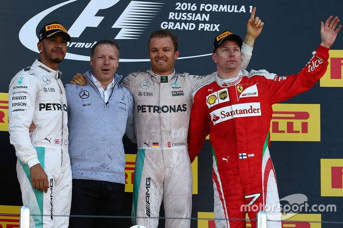 Podio: ganador Nico Rosberg, Mercedes AMG F1 Team, segundo lugar Lewis Hamilton, Mercedes AMG F1 Team, tercer lugar Kimi Raikkonen, Ferrari