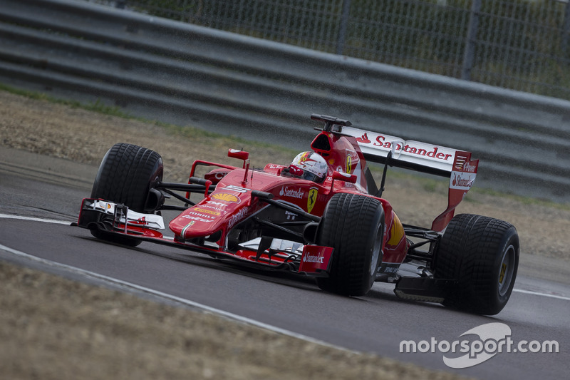 Sebastian Vettel, Ferrari, testa le gomme Pirelli 2017