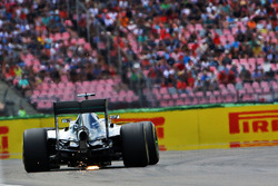 Lewis Hamilton, Mercedes AMG F1 W07 Hybrid sends sparks flying