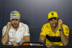 Fernando Alonso, McLaren and Carlos Sainz Jr., Renault Sport F1 Team in the Press Conference