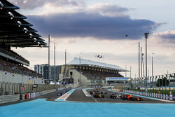 Max Verstappen, Red Bull Racing RB13, Sergio Perez, Sahara Force India F1 VJM10, Nico Hulkenberg, Re
