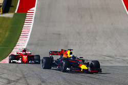 Daniel Ricciardo, Red Bull Racing RB13, Kimi Raikkonen, Ferrari SF70H