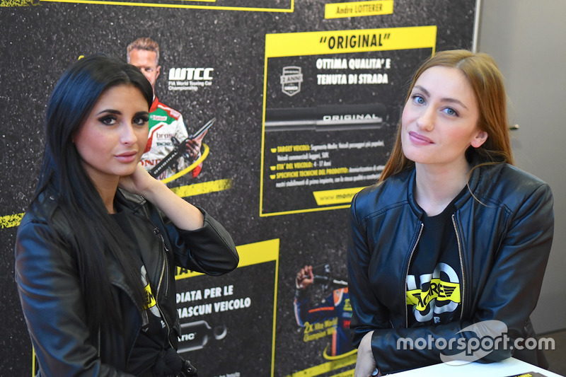 Le ragazze del Motor Show di Bologna 2017