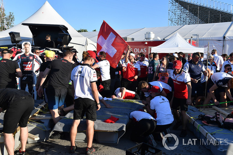 Sauber at the raft race