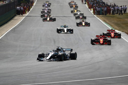 Lewis Hamilton, Mercedes AMG F1 W09, leads Sebastian Vettel, Ferrari SF71H, Kimi Raikkonen, Ferrari SF71H, Valtteri Bottas, Mercedes AMG F1 W09, for the formation lap