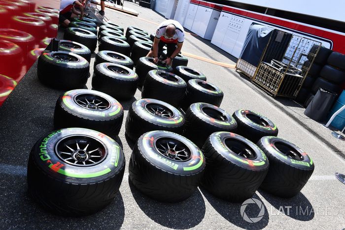 Mecánico de Sauber y neumáticos Pirelli