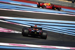 Daniel Ricciardo, Red Bull Racing RB14, segue Max Verstappen, Red Bull Racing RB14