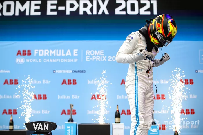 Stoffel Vandoorne, Mercedes-Benz EQ celebra la victoria en el parque cerrado