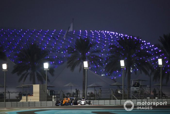 Carlos Sainz Jr., McLaren MCL35, Pierre Gasly, AlphaTauri AT01