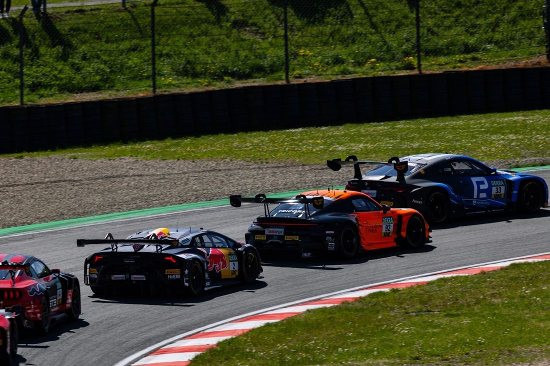 Nicki Thiim, Team Abt Sportsline Lamborghini Huracán EVO GT3, Morris Schuring, Manthey EMA Porsche 911 GT3-R.