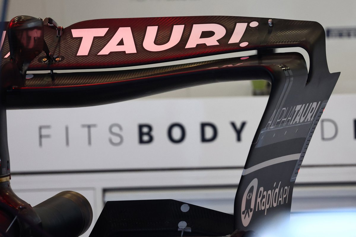 Detalle del alerón trasero del AlphaTauri AT03