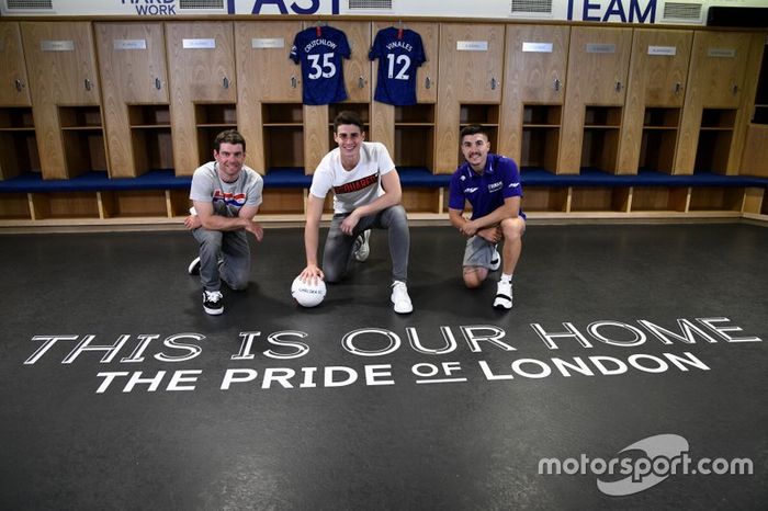 Maverick Viñales (Yamaha) y Cal Crutchlow (LCR Honda) visitan Stamford Bridge con el portero del Chelsea, Kepa