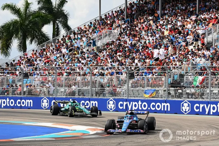 Fernando Alonso, Alpine A522, Lance Stroll, Aston Martin AMR22