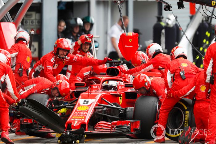 Sebastian Vettel, Ferrari SF71H, pits