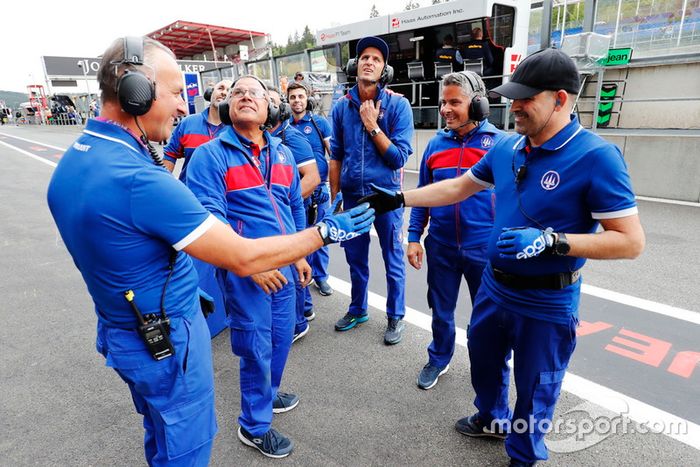 El equipo celebra la pole de David Beckmann, Trident