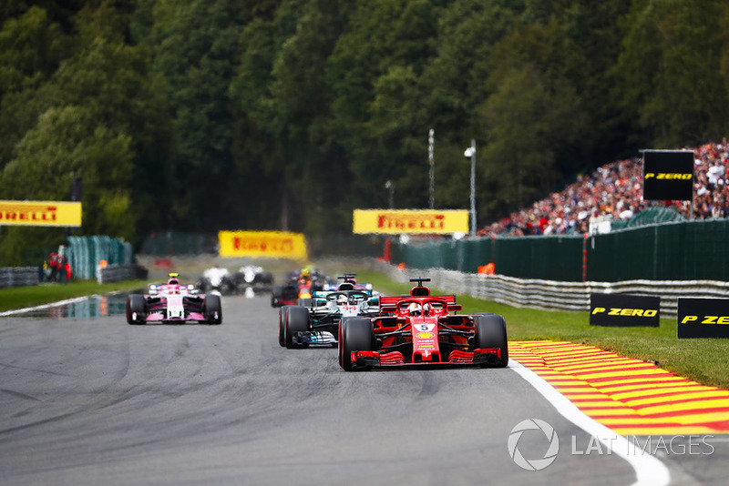Sebastian Vettel, Ferrari SF71H, Lewis Hamilton, Mercedes AMG F1 W09, Sergio Perez, Racing Point Force India VJM11, y Esteban Ocon, Racing Point Force India VJM11