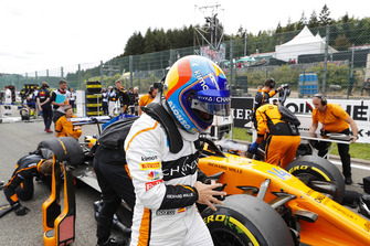 Fernando Alonso, McLaren, sur la grille