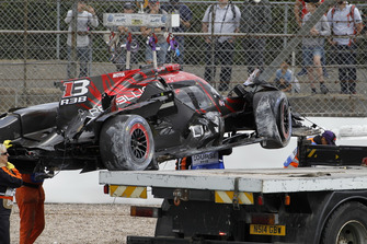 #1 Rebellion Racing Rebellion R-13: Andre Lotterer, Neel Jani, Bruno Senna après son crash