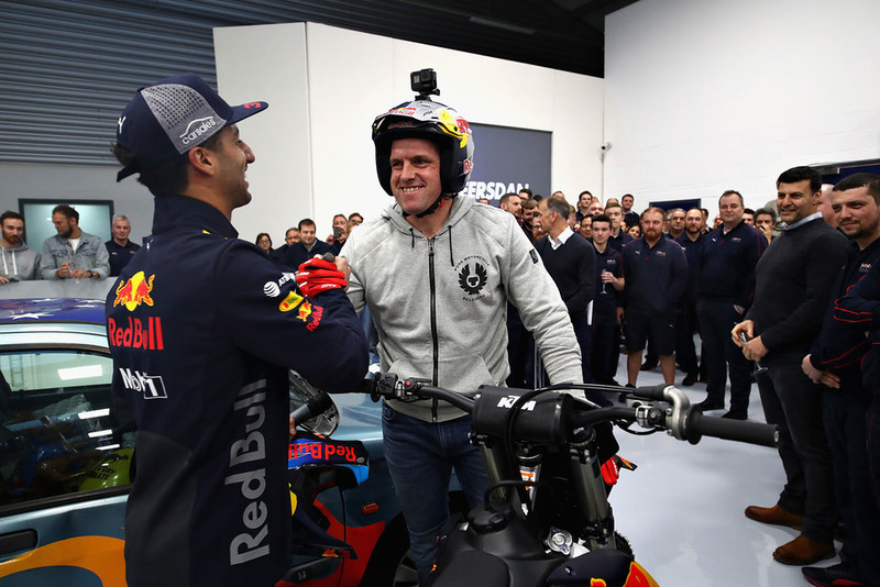 Daniel Ricciardo, Red Bull Racing shakes hands with Dougie Lampkin