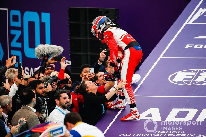Jérôme d'Ambrosio, Mahindra Racing celebrates third position in parc ferme with his team
