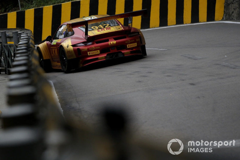 #912 Manthey-Racing Porsche 911 GT3 R: Earl Bamber