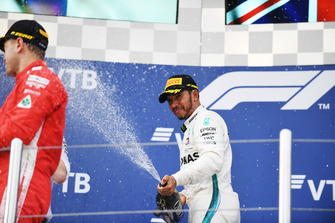 Podyum: Yarış galibi Lewis Hamilton, Mercedes AMG F1