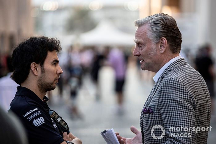Sergio Perez, Racing Point Force India y Sean Bratches, Formula One Managing Director, Commercial Operations