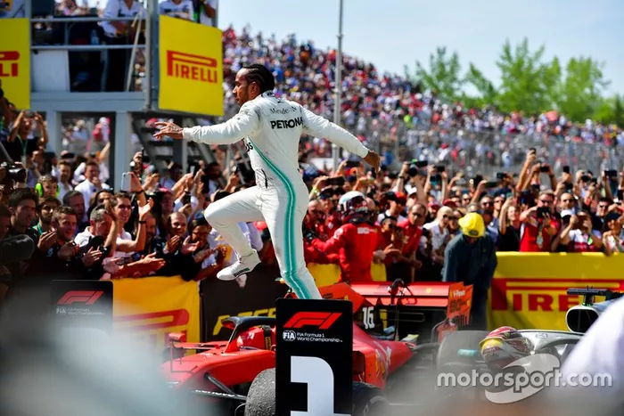 Ganador de la carrera Lewis Hamilton, Mercedes AMG F1
