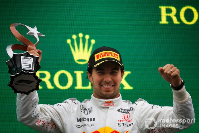 Podio: tercer lugar Sergio Pérez, Red Bull Racing