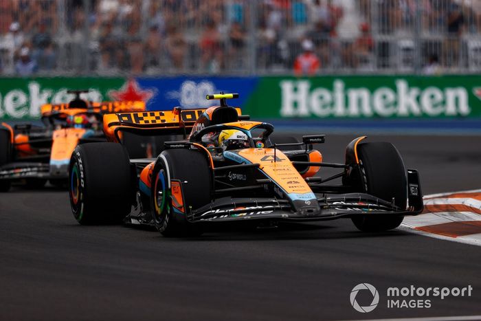 Lando Norris, McLaren MCL60, Oscar Piastri