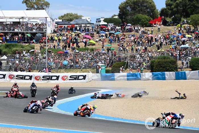 Alex Márquez, Gresini Racing, Marco Bezzecchi, VR46 Racing Team, Franco Morbidelli, Yamaha Factory Racing, Augusto Fernández, caída Tech3 GASGAS Factory Racing