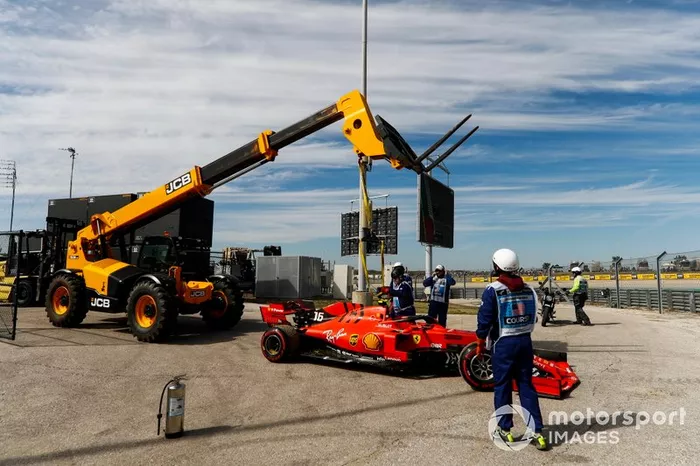 Charles Leclerc, Ferrari, con problemas en la FP3